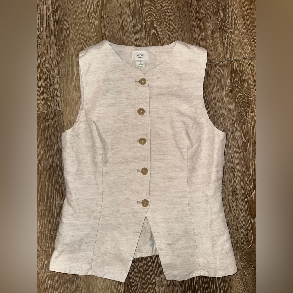 Aritzia Wilfred Cream Button-Down Sleeveless Shirt